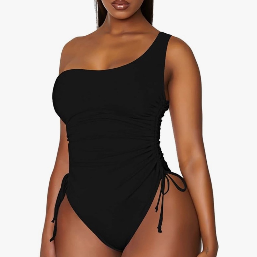Elegant Black One-Shoulder Swimsuit